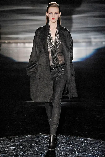 Look 10
